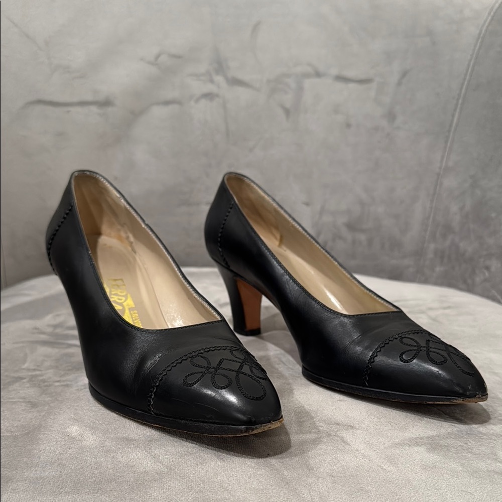 Salvatore Ferragamo Women's Black Courts Almond Toe